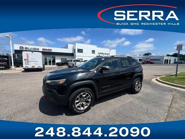 2020 Jeep Cherokee Trailhawk in Diamond Black Cry — front three-quarter view