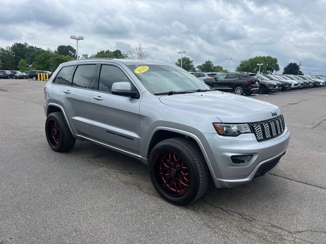 2019 Jeep Grand Cherokee — rear three-quarter view