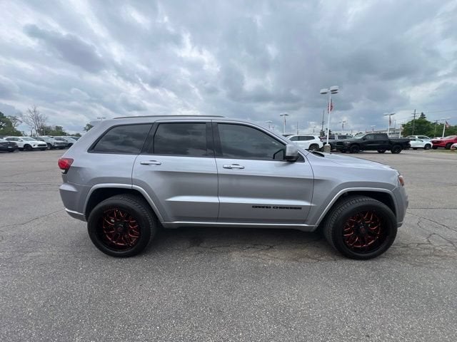 2019 Jeep Grand Cherokee — interior view