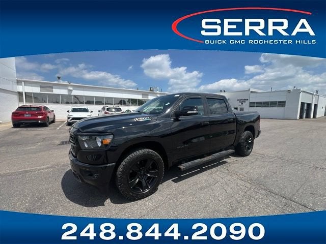 2022 RAM 1500 Big Horn in Diamond Black Cry — front three-quarter view